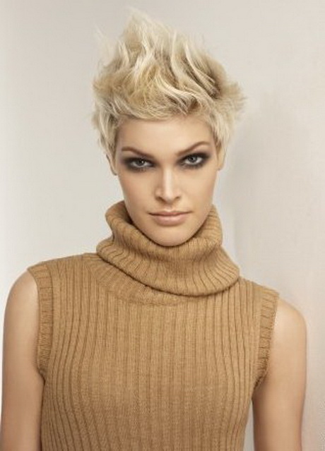 kort-blond-pittig-kapsel-88-18 Kratka svijetla začinjena frizura