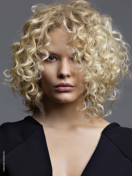 krullend-haar-kapsels-vrouwen-23-11 Frizure za kovrčavu kosu žene