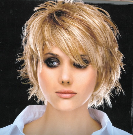 vrouwelijk-kort-kapsel-65-10 Ženska kratka frizura