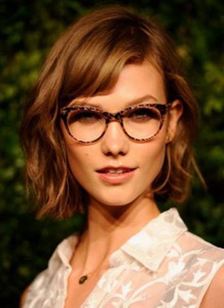Kratke frizure za one koji nose naočale
