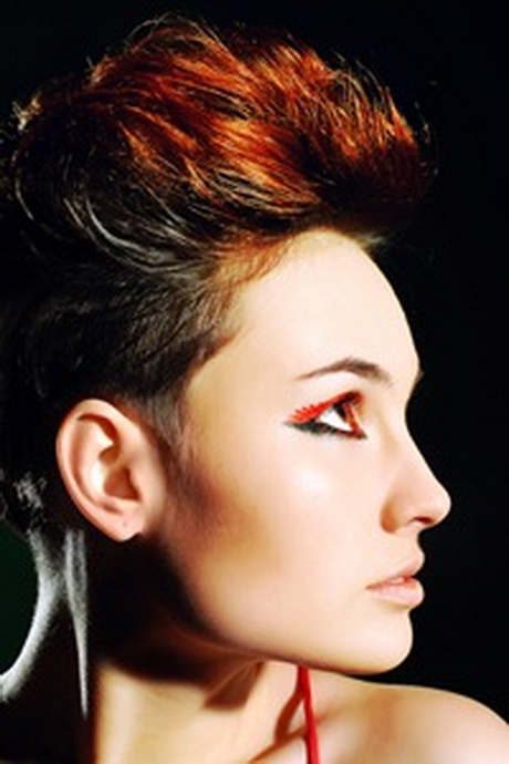 korte-kapsels-en-kleuren-16_18 Kratke frizure i boje