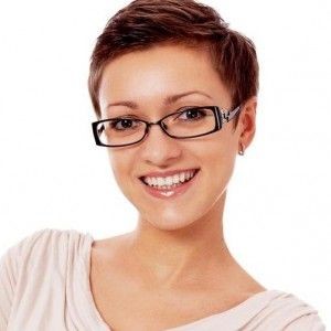korte-kapsels-dames-met-bril-67_15 Kratke frizure dame s naočalama