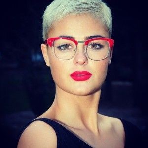 korte-kapsels-dames-met-bril-67_20 Kratke frizure dame s naočalama