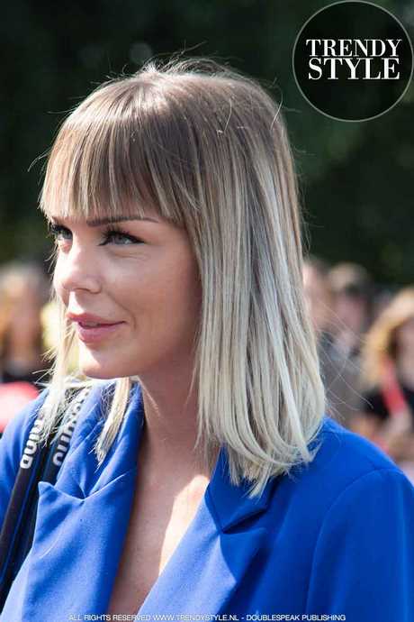 halflange-kapsels-2022-met-pony-77_7 Frizure srednje duljine 2022 s šiškama