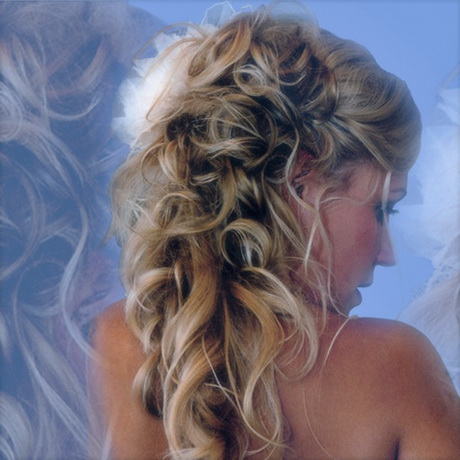 bruidskapsel-krullen-half-opgestoken-26_17 Svadbena kosa je uvijena na pola