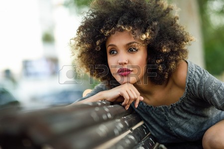 afro-kapsel-vrouw-02_12 Žena s afričkom frizurom