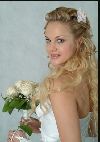 bruidskapsels-lang-krullend-haar-29_13 Vjenčanje frizura duga kovrčava kosa