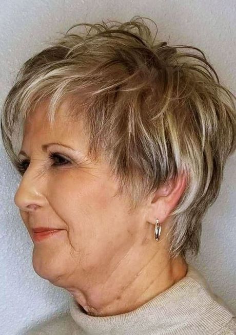 Kratke frizure 2022 za žene starije od 50 godina