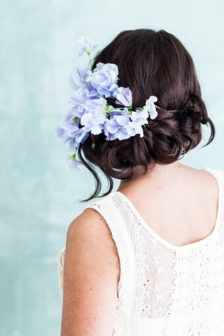 bruidskapsel-met-bloemen-92_12 Vjenčanje frizura s cvijećem