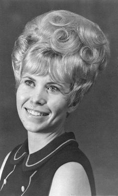 jaren-60-kapsel-vrouw-37_18 Žena s frizurom šezdesetih godina