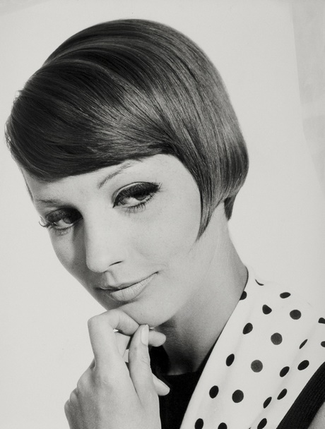 jaren-60-kapsel-vrouw-37_2 Žena s frizurom šezdesetih godina