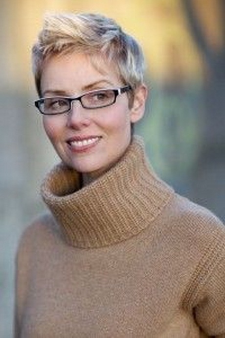 korte-kapsels-vrouwen-met-bril-74_6 Kratke frizure žena s naočalama