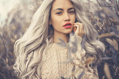 grijs-blond-haar-verven-23_8 Bojanje kose u crno-bijeloj boji