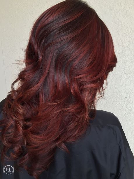 zwart-haar-met-rode-gloed-61_10 Crna kosa s crvenom bojom
