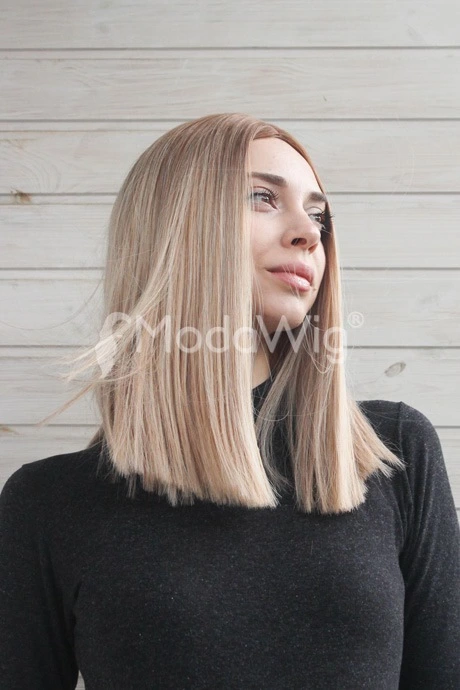 grijs-blond-halflang-haar-93_11-4 Sijeda plava kosa srednje duljine