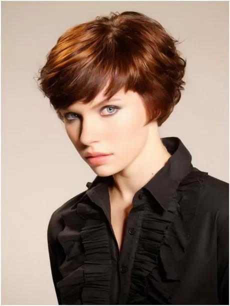 kapsels-kort-dik-haar-vrouwen-72_11-4 Ženske frizure za kratku gustu kosu
