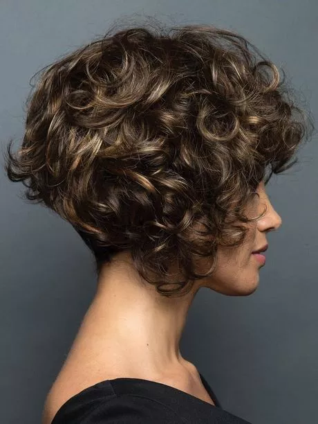 kapsels-vrouwen-krullend-haar-35_2-10 Ženske frizure za kovrčavu kosu