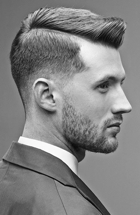 kort-opgeschoren-kapsel-man-35_16-8 Kratko Obrijani muškarac s kratkom frizurom