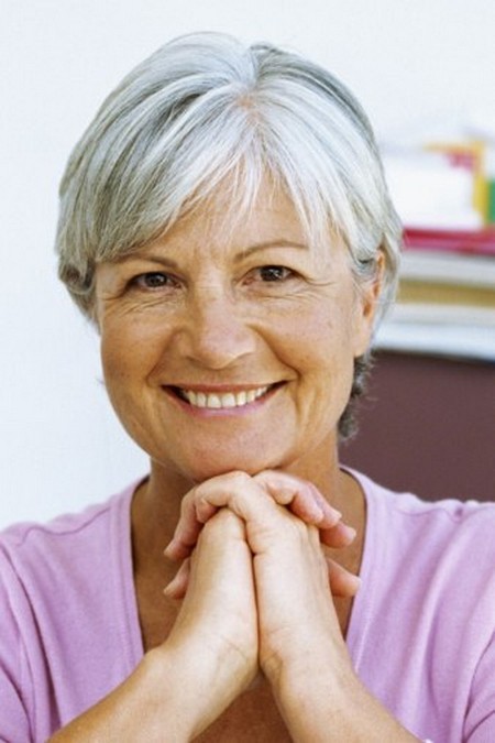 korte-kapsel-voor-oudere-vrouwen-72_16 Kratka frizura za starije žene