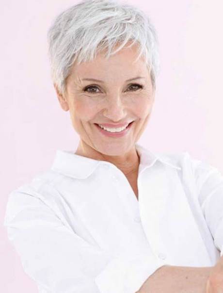 korte-kapsel-voor-oudere-vrouwen-72_3 Kratka frizura za starije žene