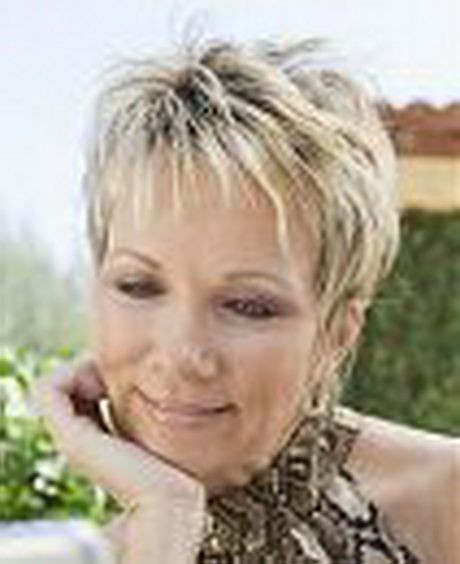korte-kapsels-voor-60-plussers-38_15 Kratke frizure za osobe starije od 60 godina
