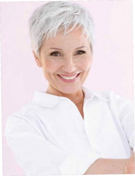 korte-kapsels-voor-60-plussers-38_18 Kratke frizure za osobe starije od 60 godina
