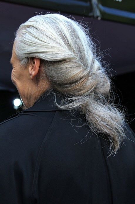 kapsels-voor-lang-grijs-haar-83_13 Frizure za dugu sijedu kosu