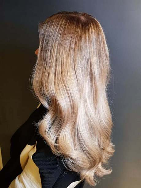 halflang-blond-haar-laagjes-94_14 Srednji svjetlosni slojevi kose