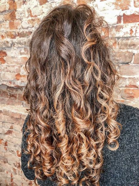 kapsels-dames-krullend-haar-35 Ženske frizure kovrčava kosa