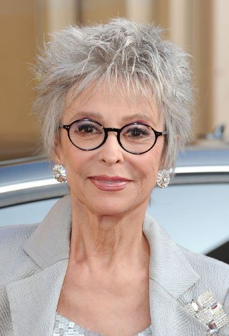 korte-kapsels-vrouwen-60-jaar-met-bril-05_16 Kratke frizure žena 60 godina s naočalama