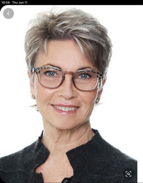 korte-kapsels-vrouwen-60-jaar-met-bril-05_2 Kratke frizure žena 60 godina s naočalama