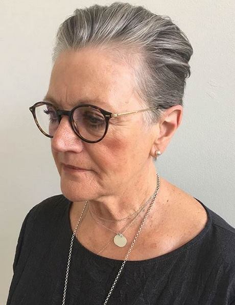 korte-kapsels-vrouwen-60-jaar-met-bril-05_4 Kratke frizure žena 60 godina s naočalama