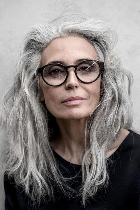 korte-kapsels-dames-2023-met-bril-42_4 Ženske kratke frizure 2023 s naočalama